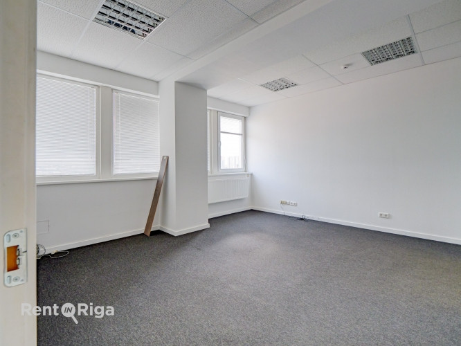 Nomai pieejams kvalitatīvs, plaša izmēra birojs renovētā ēkā - Ganību dambī 24D.  Birojs Rīga - foto 7