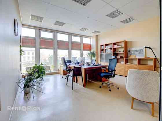Предлагается в аренду качественный, просторный офис в отреставрированном здании Рига