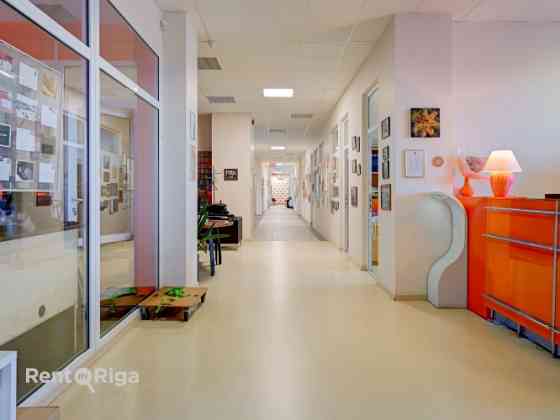 Предлагается в аренду качественный, просторный офис в отреставрированном здании Рига