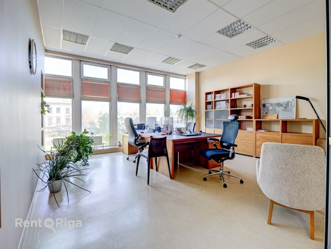 Предлагается в аренду качественный, просторный офис в отреставрированном здании Рига - изображение 4