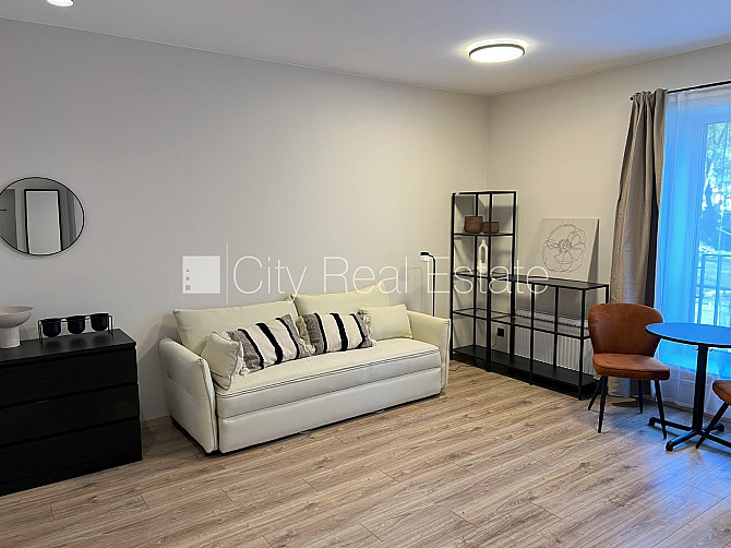 Fasādes māja, renovēta māja, ieeja no ielas, ir lifts, kāpņu telpa pēc kapitālā remonta, Rīga - foto 1