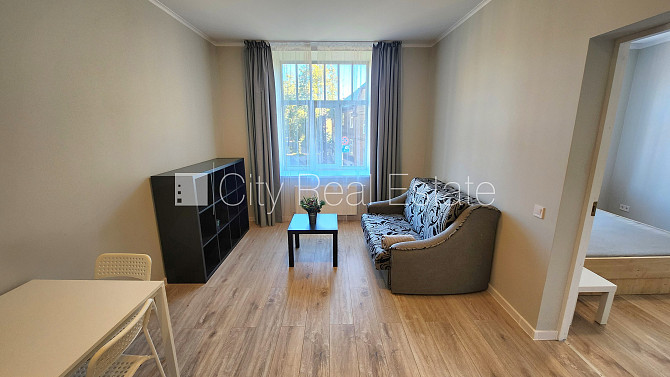 Fasādes māja, renovēta māja, ieeja no ielas, ir lifts, kāpņu telpa pēc kapitālā remonta, Rīga - foto 8