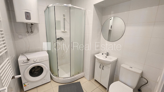 Fasādes māja, renovēta māja, ieeja no ielas, ir lifts, kāpņu telpa pēc kapitālā remonta, Rīga - foto 20