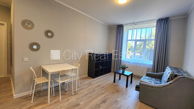 Fasādes māja, renovēta māja, ieeja no ielas, ir lifts, kāpņu telpa pēc kapitālā remonta, Rīga - foto 11