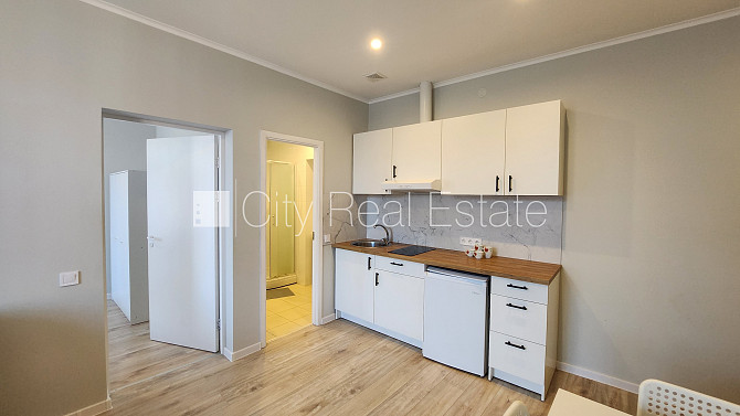 Fasādes māja, renovēta māja, ieeja no ielas, ir lifts, kāpņu telpa pēc kapitālā remonta, Rīga - foto 15