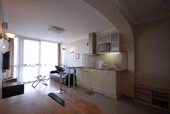 Долгосрочная аренда с 1 сентября: меблированная двухкомнатная квартира-студия в Рига