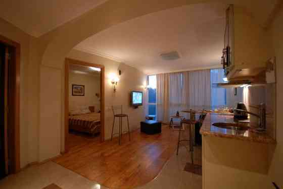 Долгосрочная аренда с 1 сентября: меблированная двухкомнатная квартира-студия в Рига