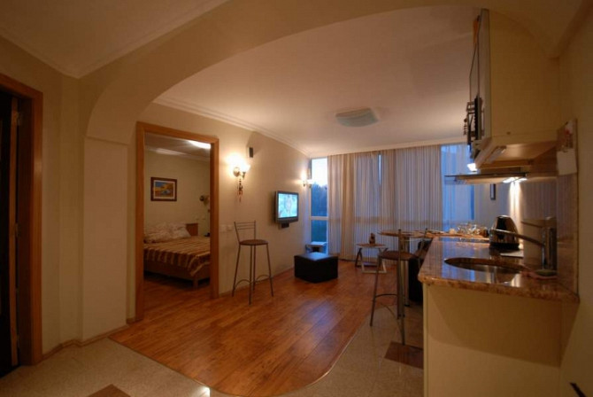 No 1.septembra ilgtermiņā tiek izīrēts divistabu dzīvoklis ar izolētu guļamistabu un studio Rīga - foto 5