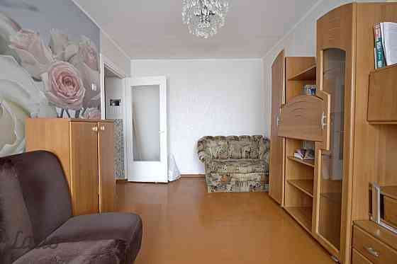 Pārdod gaišu 2-istabu dzīvokli 103.sērijas ēkas 4.stāvā. Logi vērsti uz dienvidaustrumu pusi. Daudzd Рига