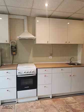 Pārdod gaišu un mājīgu vienistabas dzīvokli 35, 40 m platībā zaļā, koku ieskautā rajonā, Vangažos.
D Рижский район