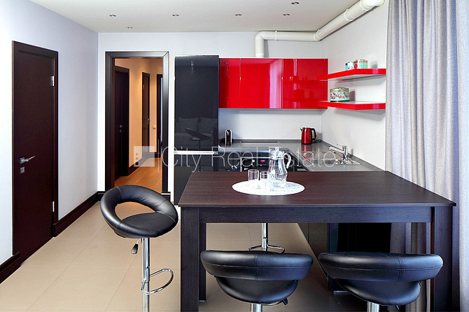 Дача, закрытая территория, место для машины, 2 шт. веранды, изолированные комнаты 4 Рига - изображение 13