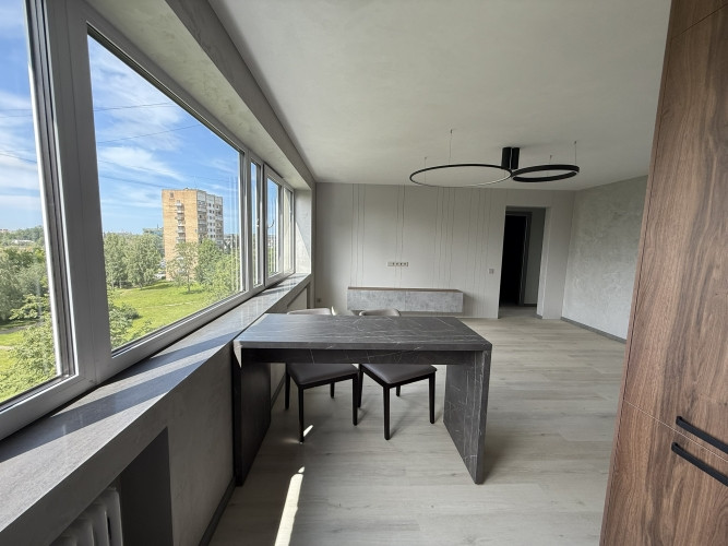 Pārdod pilnībā renovētu dzīvokli ar balkonu!  Dzīvoklis ir gatavs uzņemt jaunos saimniekus Rīga - foto 4