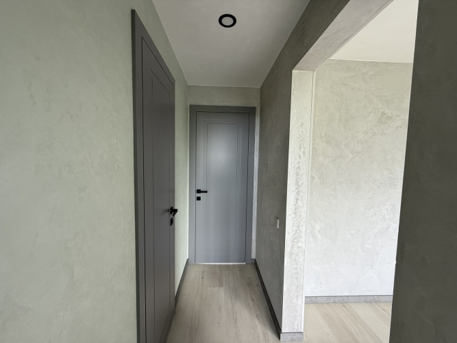 Pārdod pilnībā renovētu dzīvokli ar balkonu!  Dzīvoklis ir gatavs uzņemt jaunos saimniekus Rīga - foto 7