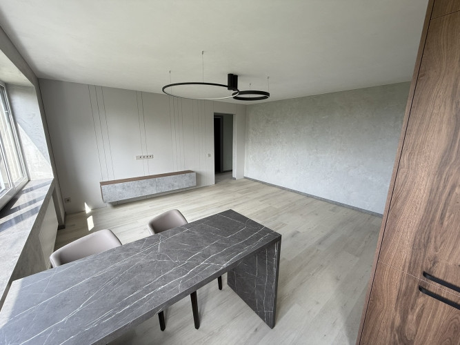 Pārdod pilnībā renovētu dzīvokli ar balkonu!  Dzīvoklis ir gatavs uzņemt jaunos saimniekus Rīga - foto 5