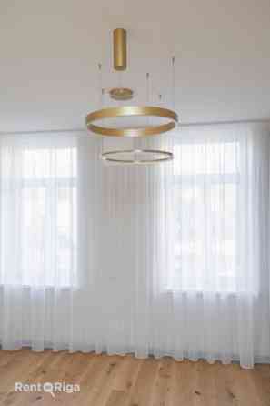Funkcionāli pārdomāts un moderns dzīvoklis Rīgas vēsturiskajā centrā.  Piedāvājumā ir elegants 2 ist Рига