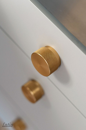 Pārdod izsmalcinātu 2 istabu dzīvokli Klusajā centrā  vēsturiskajā Vīlandes Namā

Piedāvājumā skaist Рига - изображение 4