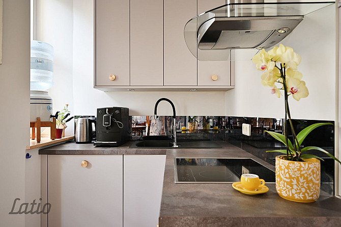 Pārdod izsmalcinātu 2 istabu dzīvokli Klusajā centrā  vēsturiskajā Vīlandes Namā

Piedāvājumā skaist Рига - изображение 3