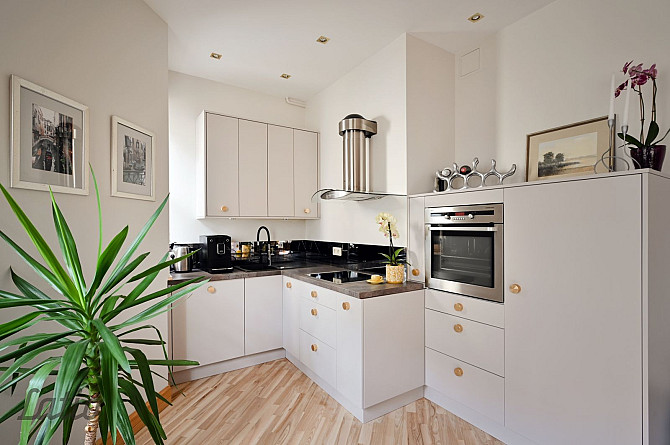 Pārdod izsmalcinātu 2 istabu dzīvokli Klusajā centrā  vēsturiskajā Vīlandes Namā

Piedāvājumā skaist Рига - изображение 2