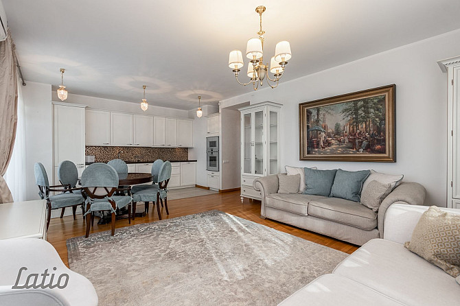 Pārdod pilnībā mēbelētu un ar sadzīves tehniku aprīkotu četristabu dzīvokli, pazemes autostāvvietu a Рига - изображение 3