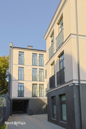 Funkcionāli pārdomāts un moderns dzīvoklis Rīgas vēsturiskajā centrā.  Piedāvājumā ir elegants studi Рига - изображение 2