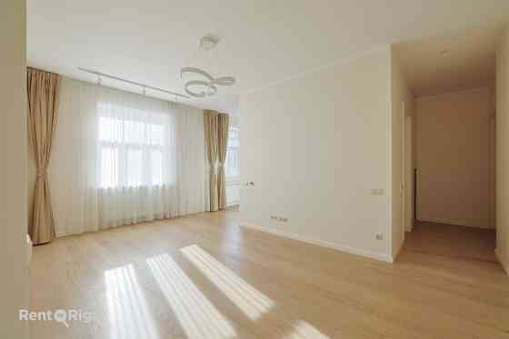 Funkcionāli pārdomāts un moderns dzīvoklis Rīgas vēsturiskajā centrā.  Piedāvājumā ir elegants 3 ist Rīga