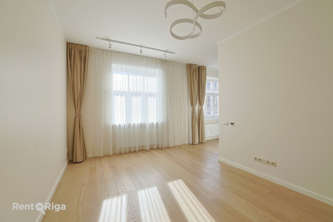 Funkcionāli pārdomāts un moderns dzīvoklis Rīgas vēsturiskajā centrā.  Piedāvājumā ir elegants 3 ist Рига - изображение 1