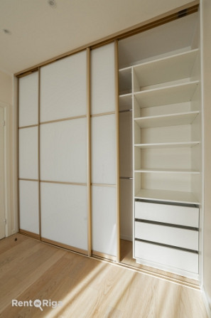 Funkcionāli pārdomāts un moderns dzīvoklis Rīgas vēsturiskajā centrā.  Piedāvājumā ir elegants 3 ist Рига - изображение 7