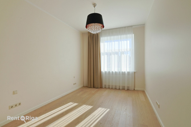Funkcionāli pārdomāts un moderns dzīvoklis Rīgas vēsturiskajā centrā.  Piedāvājumā ir elegants 3 ist Рига - изображение 2