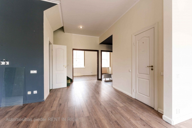 Telpas Jēkaba kazarmās.  Atrodas beletāžas stāvā. Viena liela telpa un 2 tualetes.  Ir iespēja iebūv Рига - изображение 6