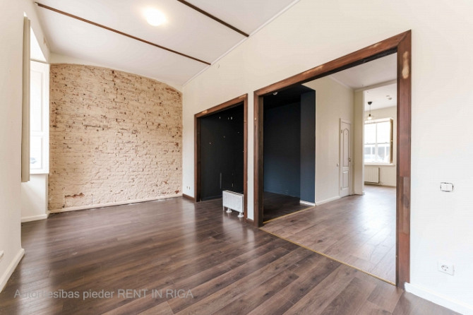 Telpas Jēkaba kazarmās.  Atrodas beletāžas stāvā. Viena liela telpa un 2 tualetes.  Ir iespēja iebūv Рига - изображение 8