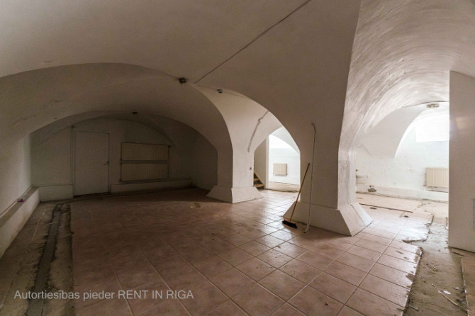 Puspagraba telpas Jēkaba kazarmās.  Viena liela telpa. Iespējams uz gājēju ielas izvietot terasi. Te Рига - изображение 6