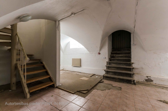 Puspagraba telpas Jēkaba kazarmās.  Viena liela telpa. Iespējams uz gājēju ielas izvietot terasi. Te Рига - изображение 7