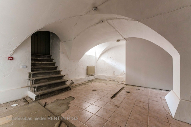 Puspagraba telpas Jēkaba kazarmās.  Viena liela telpa. Iespējams uz gājēju ielas izvietot terasi. Te Рига - изображение 4