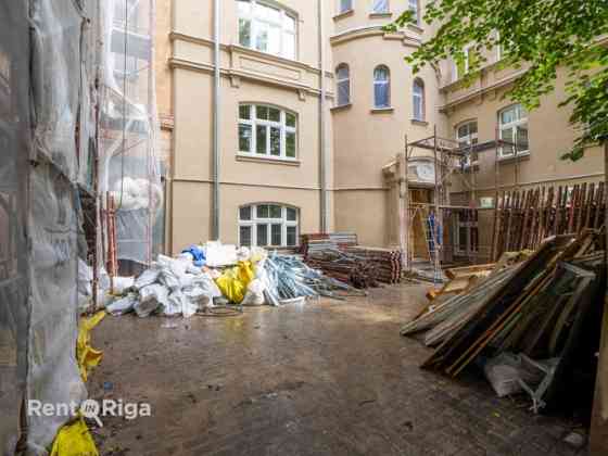 Продаётся элегантная квартира в полностью отреставрированном историческом Rīga