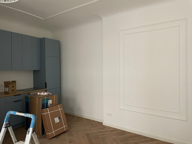 Tiek pārdots elegants dzīvoklis pilnībā renovētā vēsturiskā ēkā. Dzīvoklis pārdodas ar Rīga - foto 9