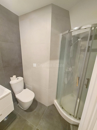 Здание во дворе, реновированный дом, закрытый двор, вход с улицы и со двора, лифт, Рига - изображение 13