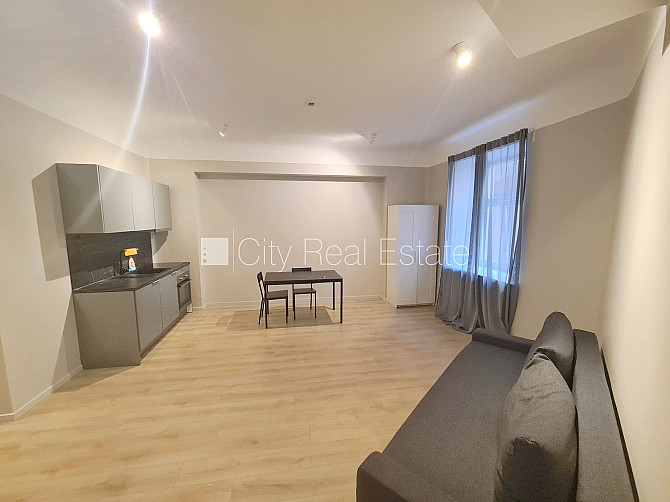 Здание во дворе, реновированный дом, закрытый двор, вход с улицы и со двора, лифт, Рига - изображение 2