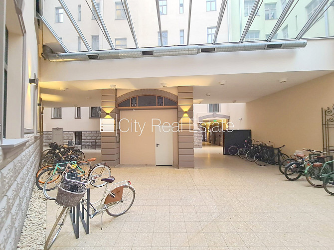 Здание во дворе, реновированный дом, закрытый двор, вход с улицы и со двора, лифт, Рига - изображение 19