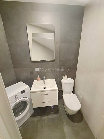 Здание во дворе, реновированный дом, закрытый двор, вход с улицы и со двора, лифт, Рига - изображение 14