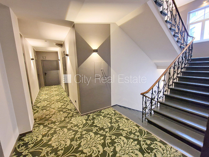 Фасадный дом, реновированный дом, закрытый двор, вход с улицы и со двора, лифт, Рига - изображение 16