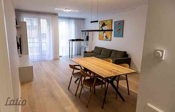 Pārdod 3-istabu dzīvokli Rīgas klusajā centrā (Rūpniecības iela)
Plašs un gaišs 3-istabu dzīvoklis j Рига