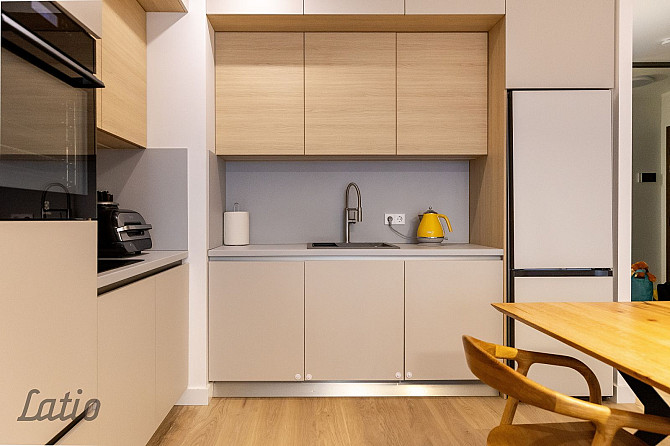 Pārdod 3-istabu dzīvokli Rīgas klusajā centrā (Rūpniecības iela)
Plašs un gaišs 3-istabu dzīvoklis j Рига - изображение 3