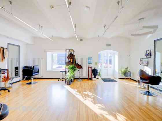 Коммерческие помещения на первом этаже  идеально подходят для салона или сферы Рига