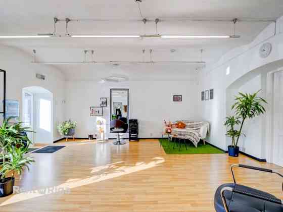 Коммерческие помещения на первом этаже  идеально подходят для салона или сферы Рига