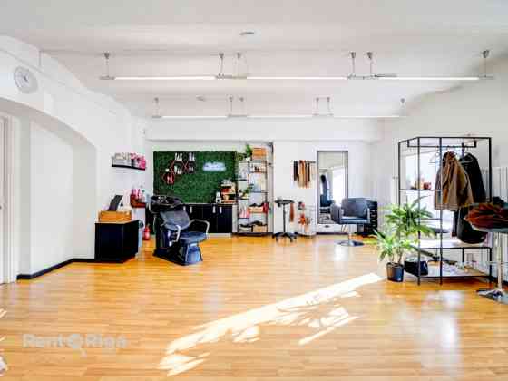 Коммерческие помещения на первом этаже  идеально подходят для салона или сферы Рига