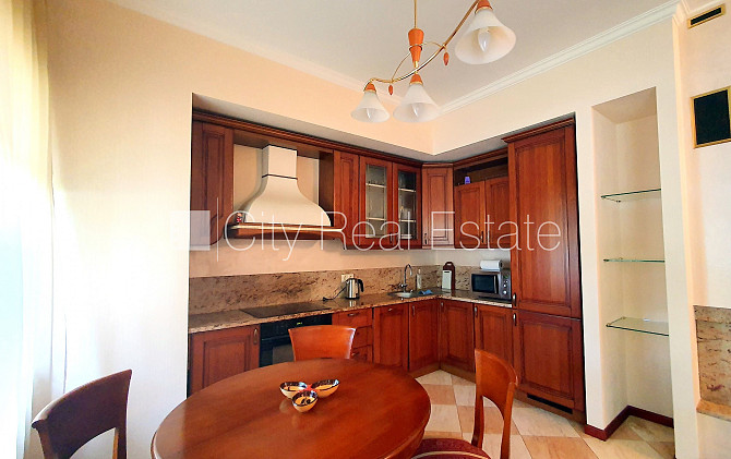 Фасадный дом, реновированный дом, фасад с декоративной штукатуркой, закрытый Рига - изображение 7