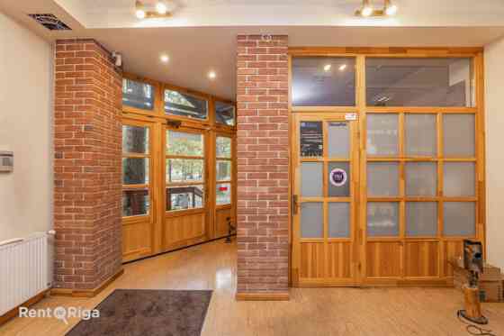 Многофункциональное здание в хорошем состоянии и удобном расположении.  Площади: Rīga