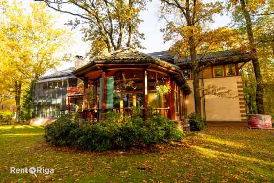 Многофункциональное здание в хорошем состоянии и удобном расположении.  Площади: Rīga