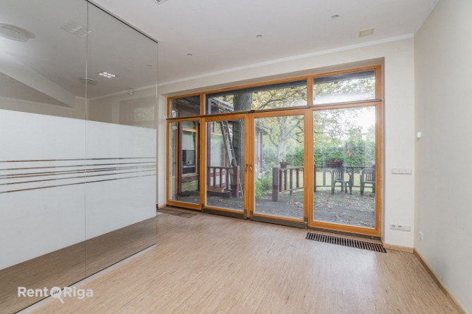 Daudzfunkcionāla ēka labā stāvoklī un ērtā atrašanās vietā.  Platības:  1. stāvs  410 m Rīga - foto 8