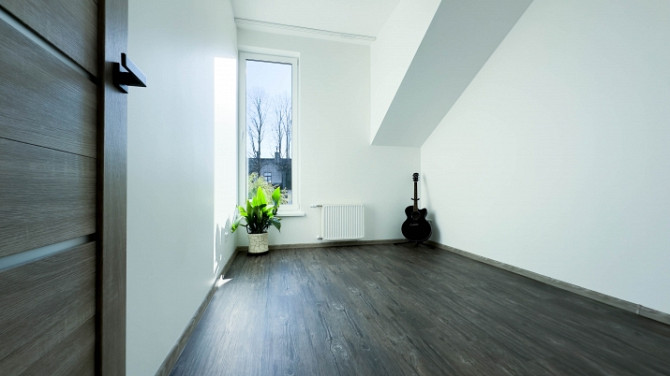 Izzīrē 4 istabu dzīvokli otrajā stāvā privātmājā tuvajā Pārdaugavā ar bezmaksas slēgtu Rīga - foto 3